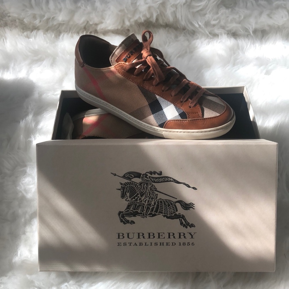 Gently used sneakers size 38